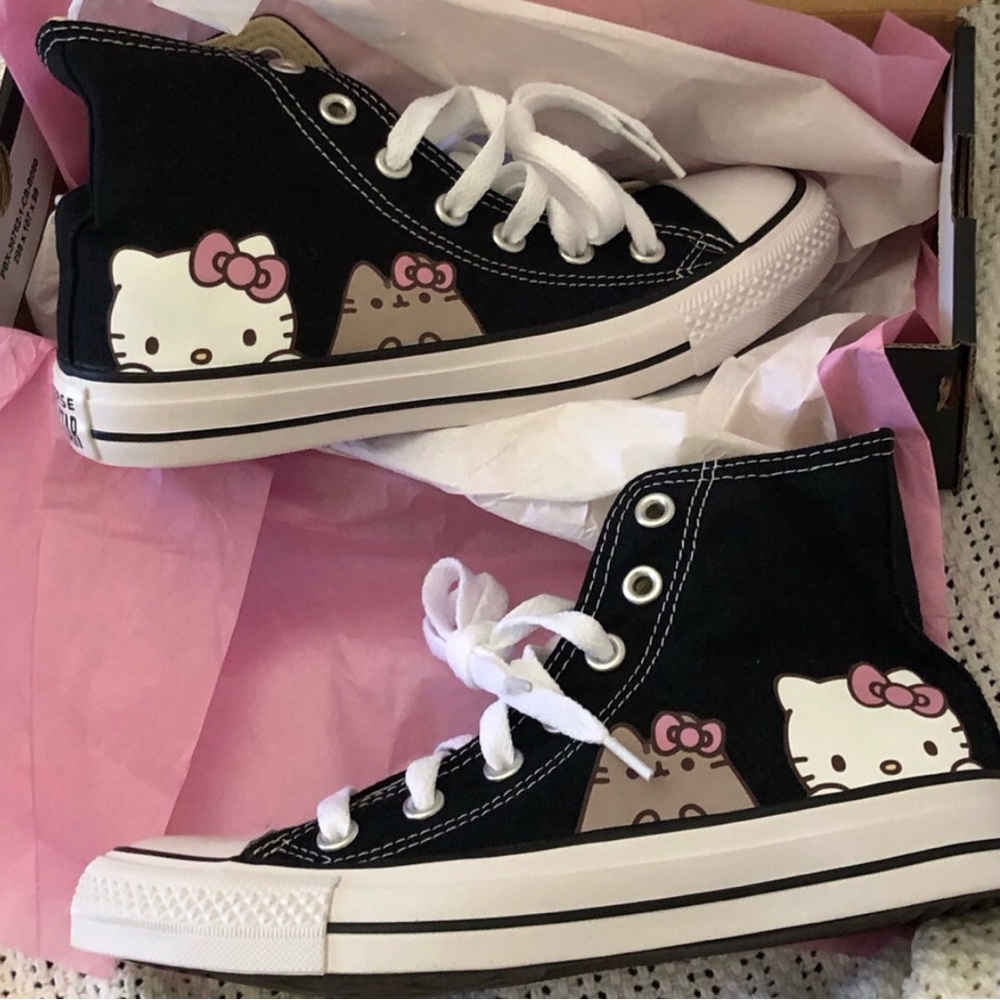 Little kids Black Sanrio Hello Kitty Converse
